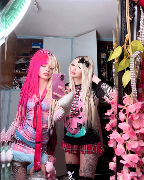 𝐀𝐥𝐢𝐧𝐚 𝐊𝐢𝐫𝐞𝐲𝐞𝐯 🎀 Alinakreative | Hotties overload 💅🏻🎀💕 @angelwingswaifu