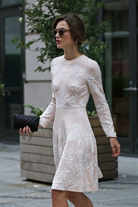 Braless Keira Knightley : r/Celebs