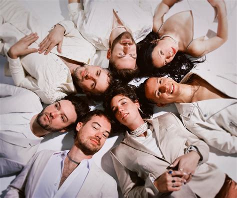 Sammy Rae & The Friends Share New Single "Cool Doug At Night"; Debut