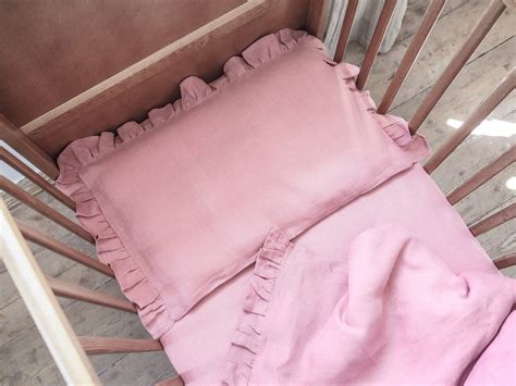 Advantages of natural materials. Why do synthetic fabrics cause allergies?