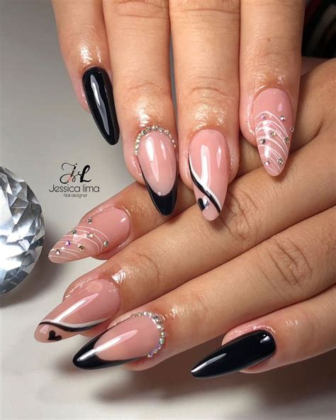 Foto De Unha Postiça - Postiça Realista | Unhas bonitas, Unhas redondas, Unhas douradas