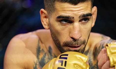 ufc  topuria  oliveira odds revealed