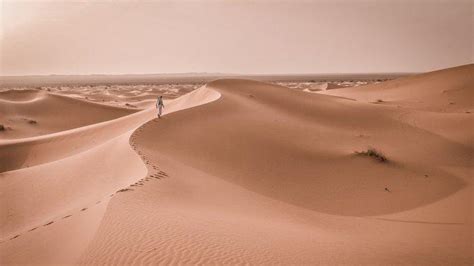 wisata padang pasir  indonesia  gumuk pasir parangkusumo
