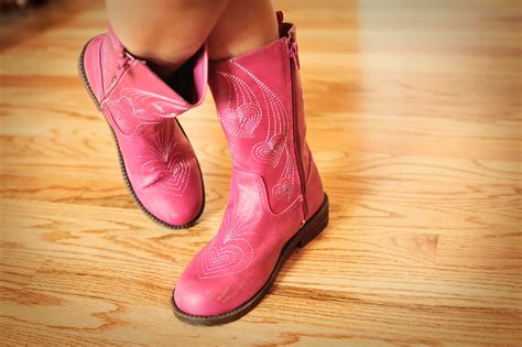 3monkeysjumping: 239/365 Pink Cowboy Boots