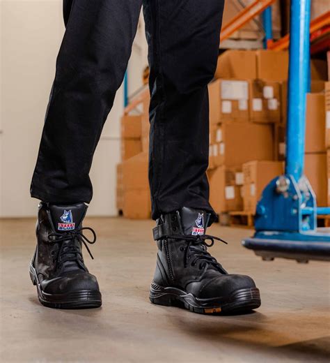 Your guide for choosing airport-friendly work boots | Steel Blue