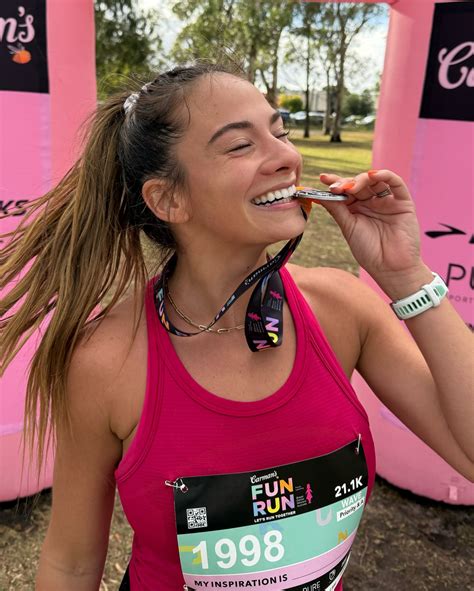 Hailey Brooke Weiss 헤일리 브룩 와이스 | Greetings from P. Sherman, 42 Wallaby