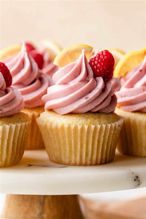 how to add filling to cupcakes