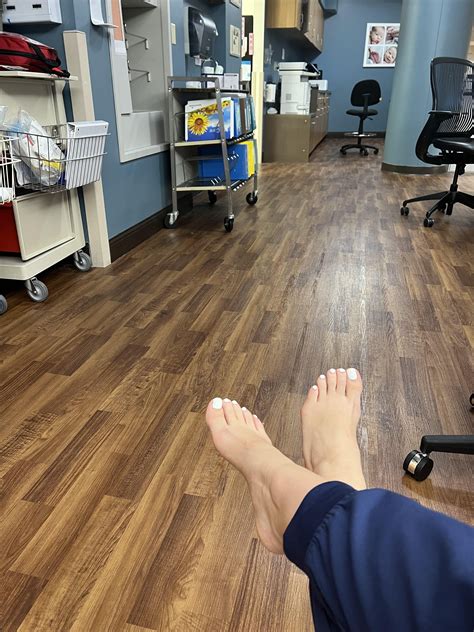 At the nurses station? : r/PublicFeetPics