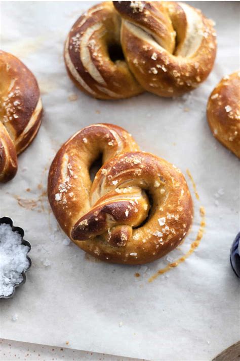 Vegan Soft Pretzels - Vegan Huggs