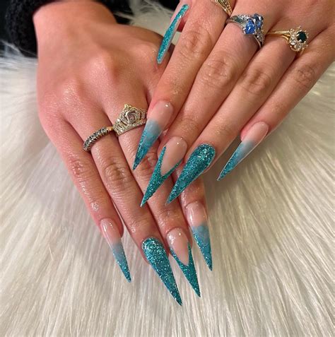Formatos De Unhas Stiletto - Unhas Stiletto 2025: Decorações que combinam com o formato