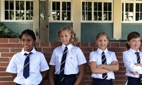 students wear school uniforms  detailed    pros  cons
