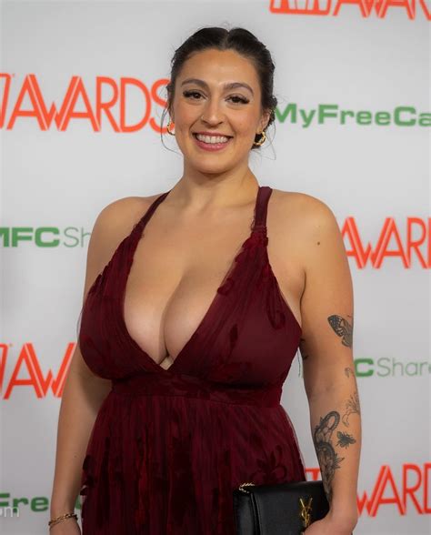 Tati Evans Age, Career, Family, Net Worth, Height Bio 2024 - Profiles