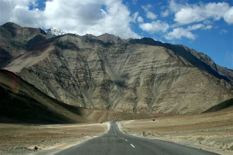 Magnetic Hill In Ladakh - Reality Or Illusion?