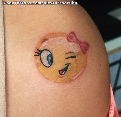 tatuaje de smileys pequenos