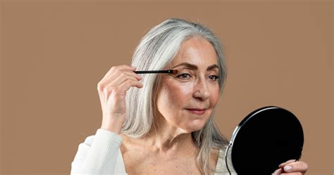 Makijaż dla kobiety dojrzałej. Jaki make-up wieczorowy dla kobiet po 50
