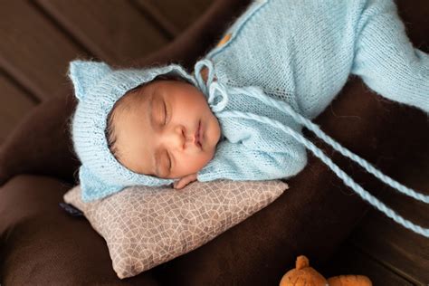 Best Sleeping Position for Teething Baby - Mother Helps Mothers