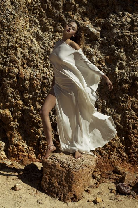 The Hottest Estella Warren Nude See Through Photos – Barnorama