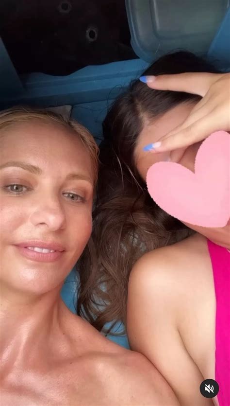 Sarah Michelle Gellar risks wardrobe malfunction in microscopic