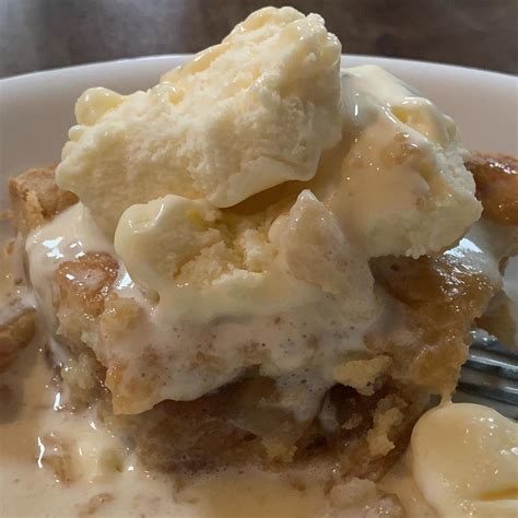 Apple Pie with Vanilla Ice Cream : r/pie