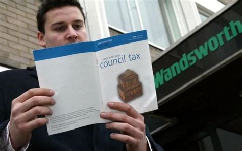 wandsworth council   staff earning  psk   public