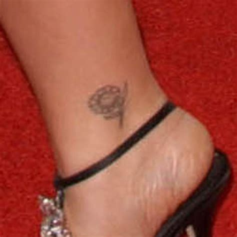 Kelly Clarkson's 7 Tattoos & Meanings | Steal Her Style