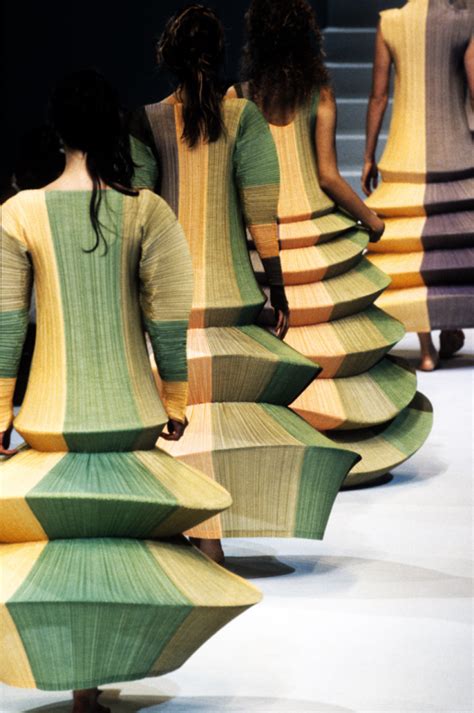 ArtPropelled | 90srunway: Issey Miyake S/S 1995