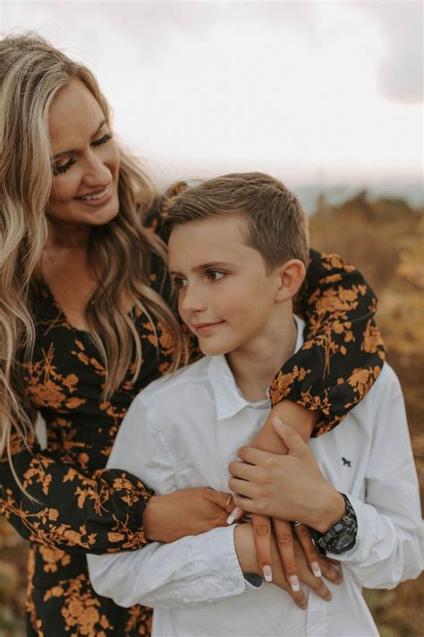 Pin by Peytin Rhodes on darian brooke in 2025 | Family photoshoot poses