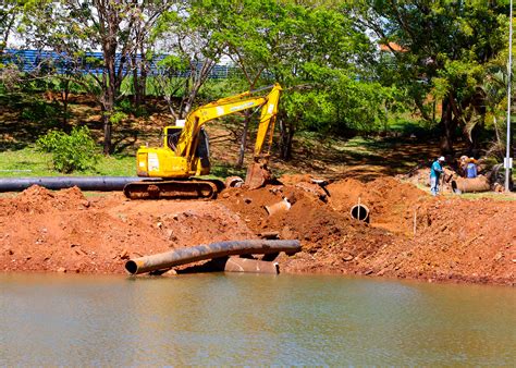 Desassoreamento O Que É - Desassoreamento da lagoa do Parque Araçariguama: etapa de remoção de ...