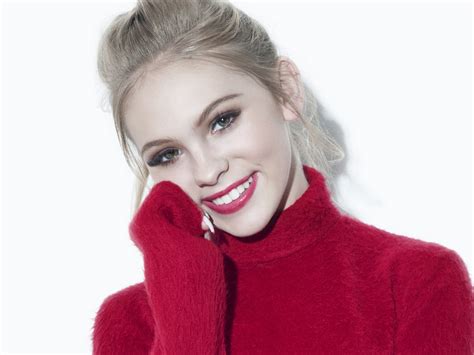 Download wallpaper smile, model, actress, white background, singer