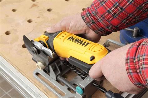 Test wielofunkcyjnego narzędzia oscylacyjnego DeWALT DWE 315 ...