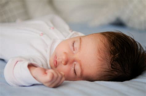 É Normal Recém-nascido Dorme Muito E Não Mama - É normal recém-nascido dormir muito? Quando se preocupar?