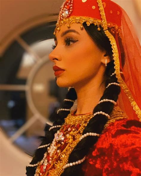 Азербайджанка. Azerbaijan traditional garment. Azerbaijan