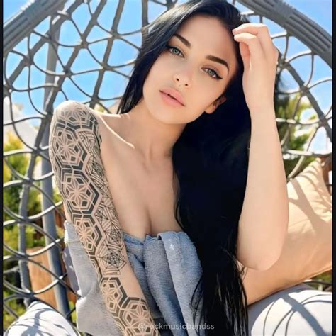 Rock - 🎻🔥Alice Lane Pandini is a talented musician and vocalist, known