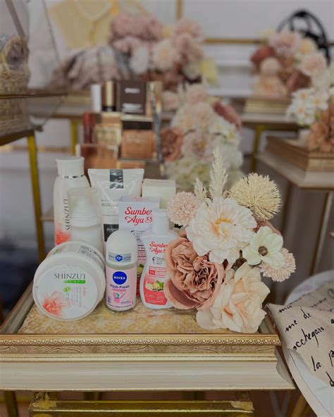 @Rumah.hampers.id by Dian | Seserahan Picasso Gold Dg tema bunga Creamy