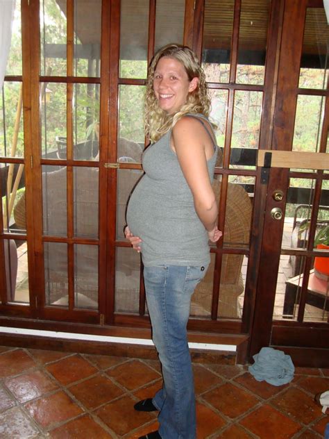Mohagen Adventures: Preggo Pics 33 weeks