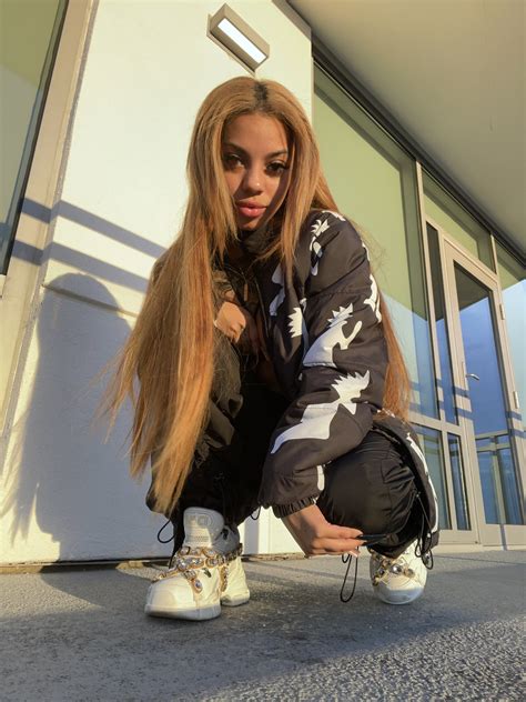 TW Pornstars - 1 pic. Mariaa Skyy. Twitter. Live on twitch now. 3:33 AM