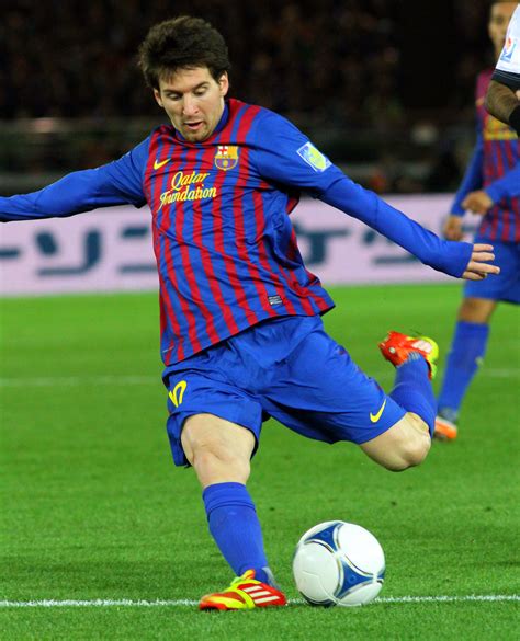 File:Lionel Messi Player of the Year 2011.jpg - Wikipedia