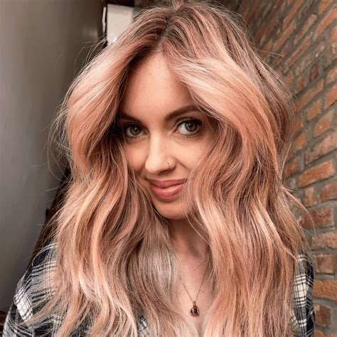 Dirty strawberry blonde hair is the hottest summer trend