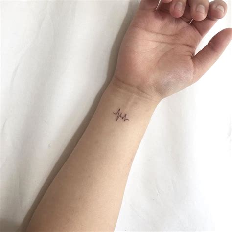 25 Creativos diseños de tatuajes pequeños y minimalistas
