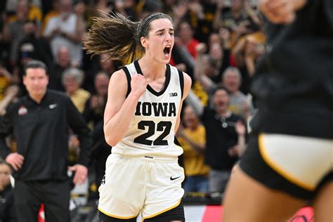 Iowa vs. Michigan highlights: Caitlin Clark, Hawkeyes to Big Ten final