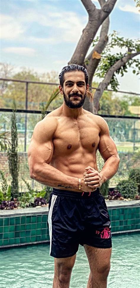Natty or Gay? What you guys think? : r/nattyorjuice