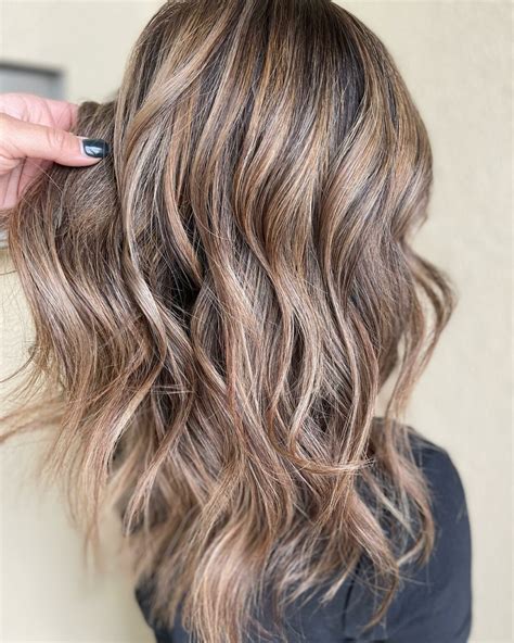 Celebrities are ditching balayage for the new babylights hair 7