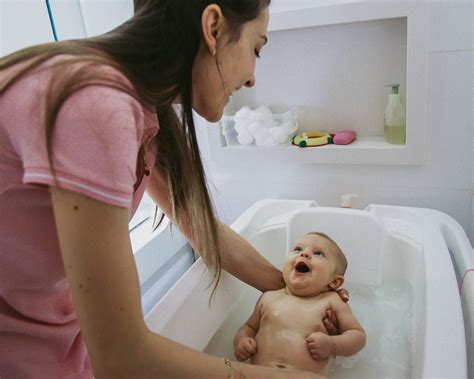 Como Dar Banho No Bebê Com Banheira - Como dar Banho no Bebê: Dicas e Cuidados - Rosa Azul Kids