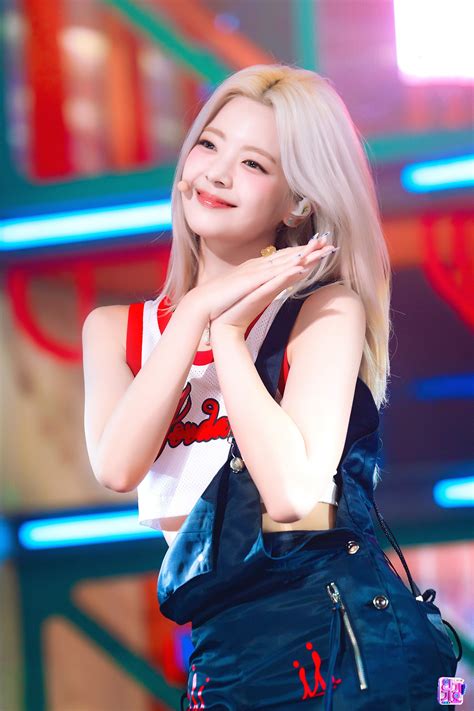 230806 ITZY Lia - ‘CAKE’ at Inkigayo | kpopping