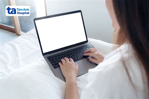 ngu day bi dau dau la benh gi nguyen nhan va cach khac phuc