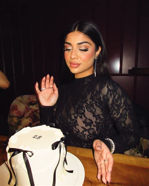 Priyanka Ares (@priyankaares) • Instagram photos and videos