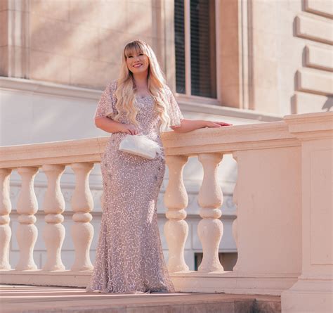 Old Hollywood Glam Outfit Inspo - Lizzie in Lace