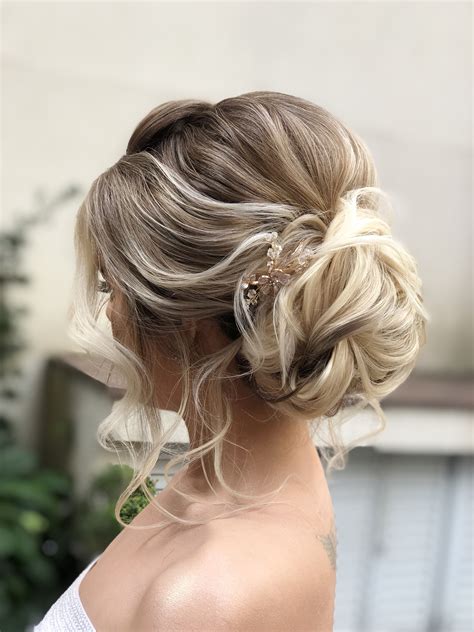 Penteado Coque Baixo Despojado