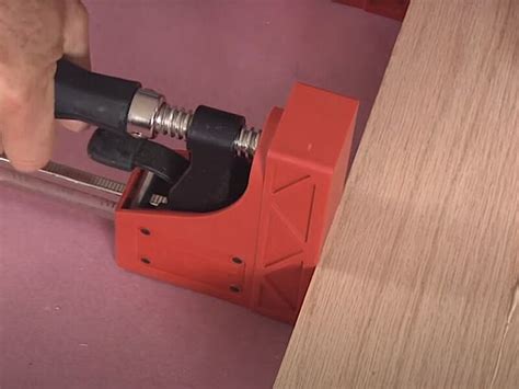 how long to clamp wood glue