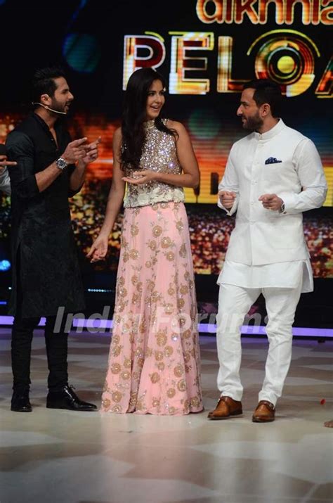 Shahid Kapoor in conversation with Saif Ali Khan during the Promotions ...